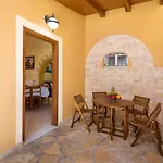 Martha\'S House